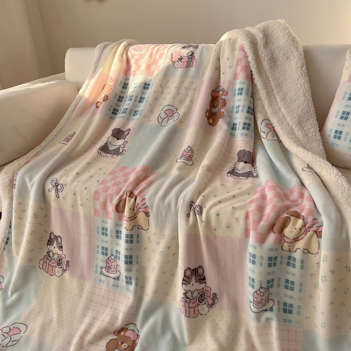 91家纺网 家纺一手货源 找家纺 （总）耀悦家纺 2025新款高克重拉链多用羊羔绒毛毯牛奶绒抱枕枕芯