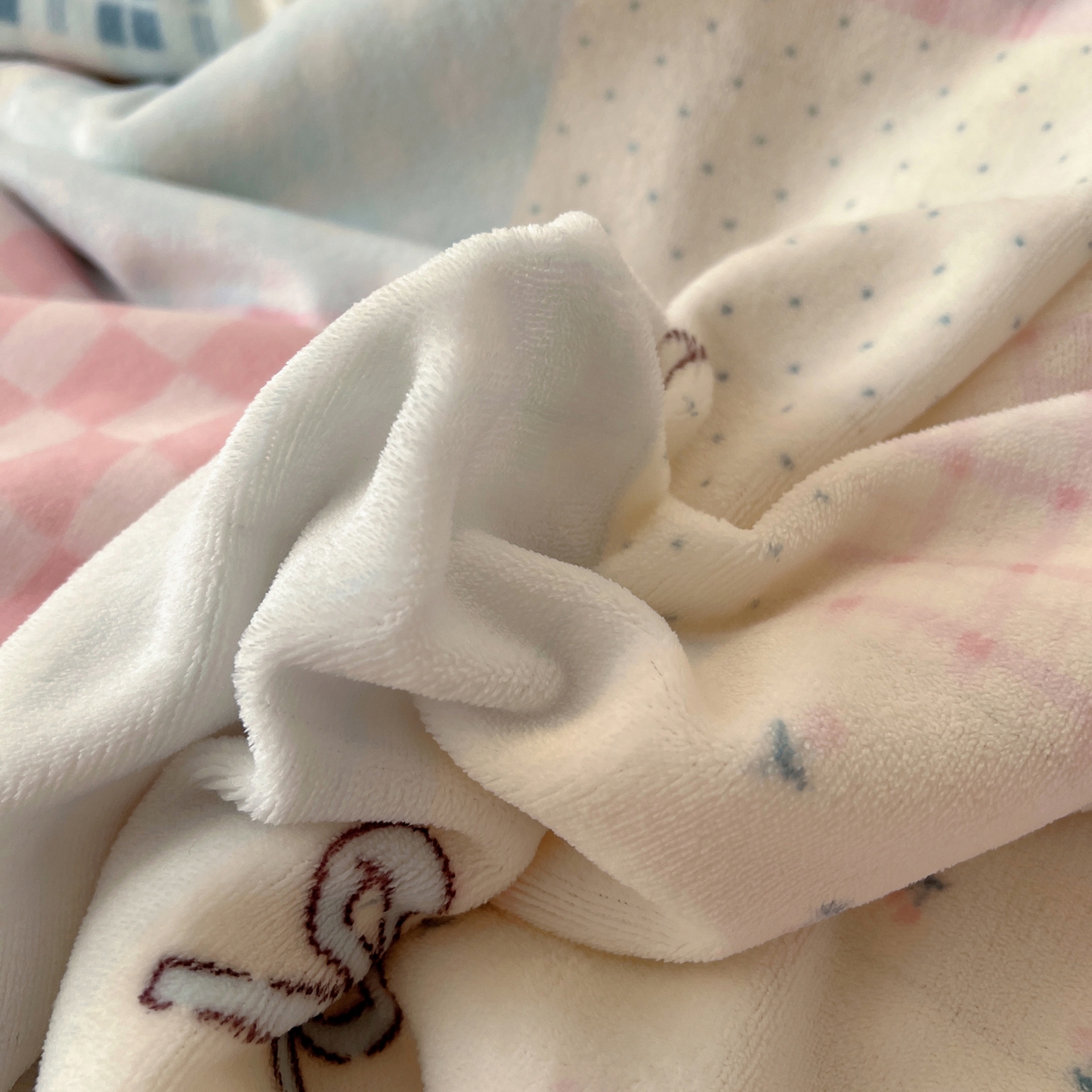 91家纺网 家纺一手货源 找家纺 （总）耀悦家纺 2025新款高克重拉链多用羊羔绒毛毯牛奶绒抱枕枕芯