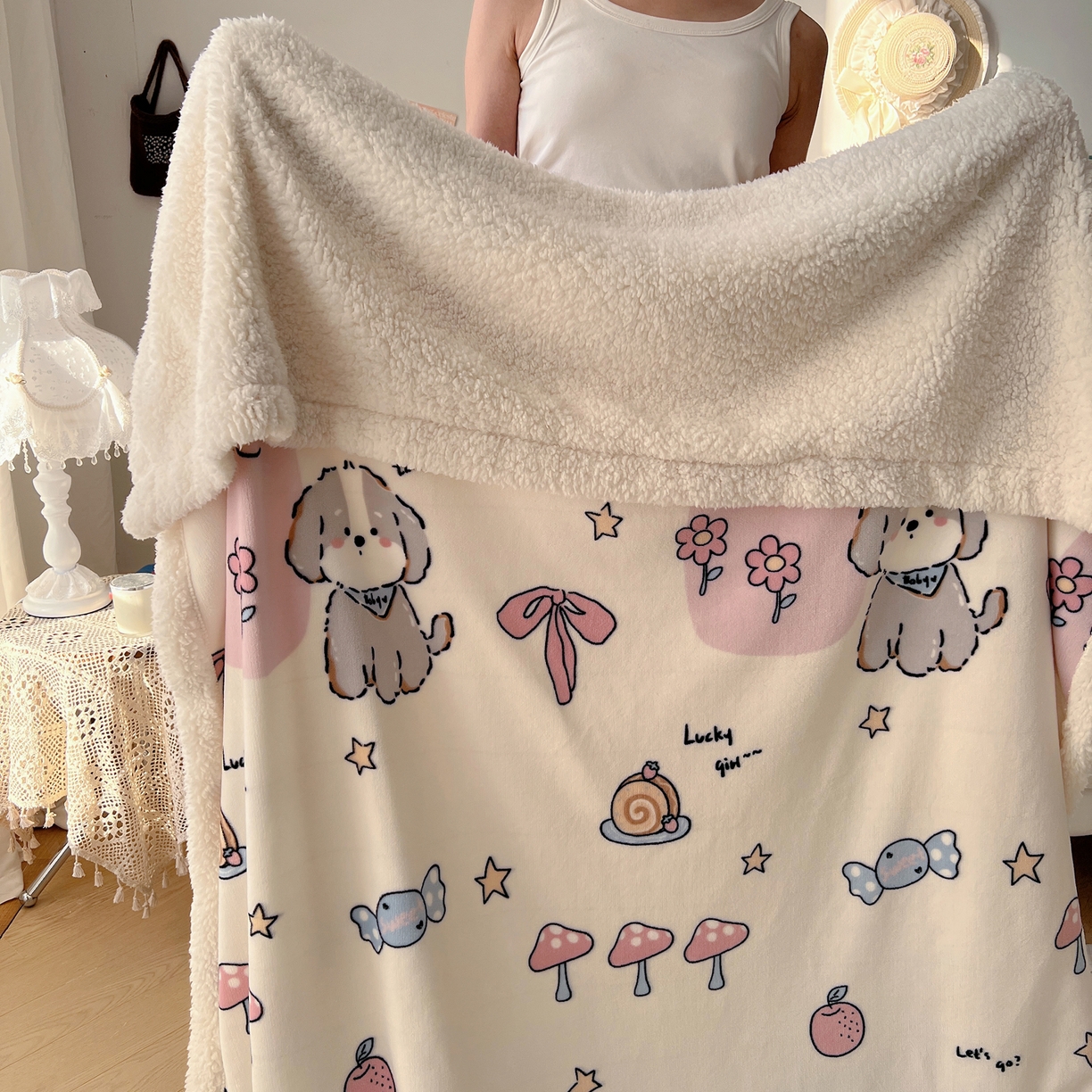 91家纺网 家纺一手货源 找家纺 耀悦家纺 2025新款高克重拉链多用羊羔绒毛毯牛奶绒抱枕枕芯 春日计划