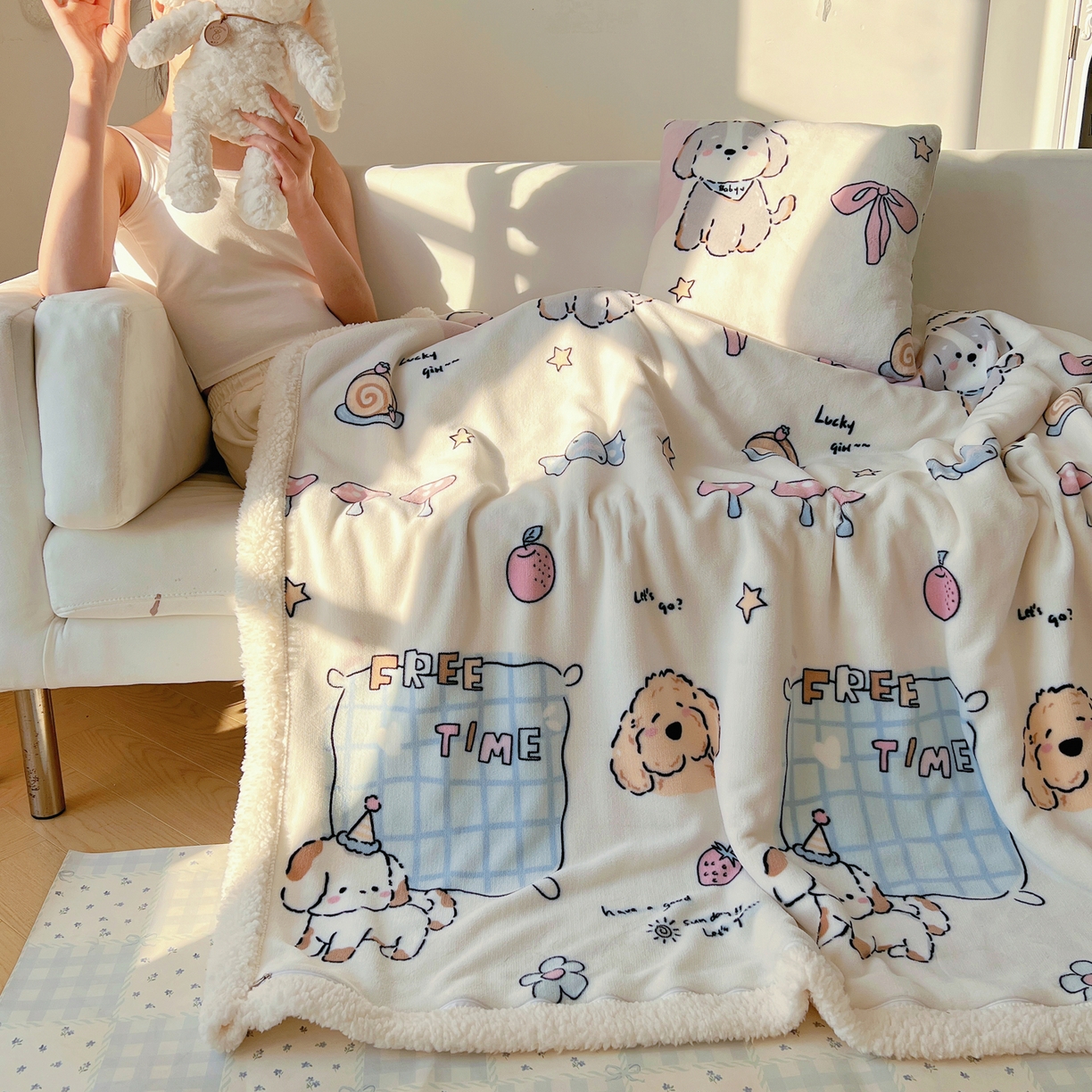 91家纺网 家纺一手货源 找家纺 耀悦家纺 2025新款高克重拉链多用羊羔绒毛毯牛奶绒抱枕枕芯 春日计划