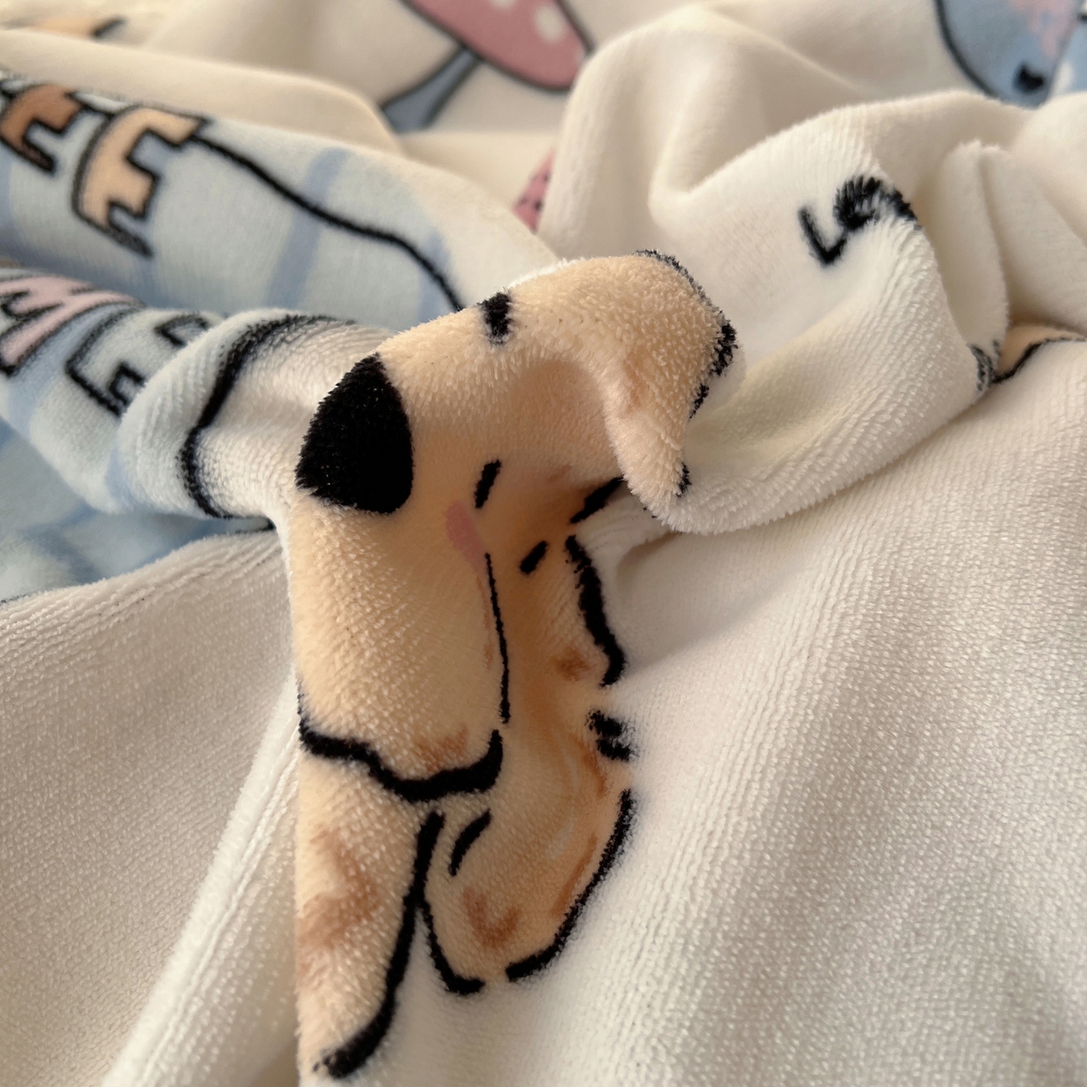 91家纺网 家纺一手货源 找家纺 耀悦家纺 2025新款高克重拉链多用羊羔绒毛毯牛奶绒抱枕枕芯 春日计划