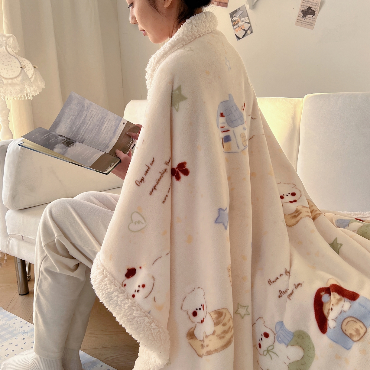 91家纺网 家纺一手货源 找家纺 耀悦家纺 2025新款高克重拉链多用羊羔绒毛毯牛奶绒抱枕枕芯 萌宠的田园生活