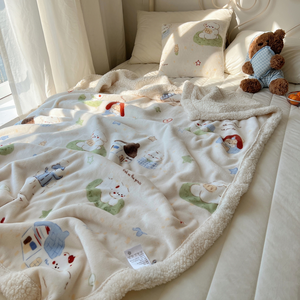 91家纺网 家纺一手货源 找家纺 耀悦家纺 2025新款高克重拉链多用羊羔绒毛毯牛奶绒抱枕枕芯 萌宠的田园生活