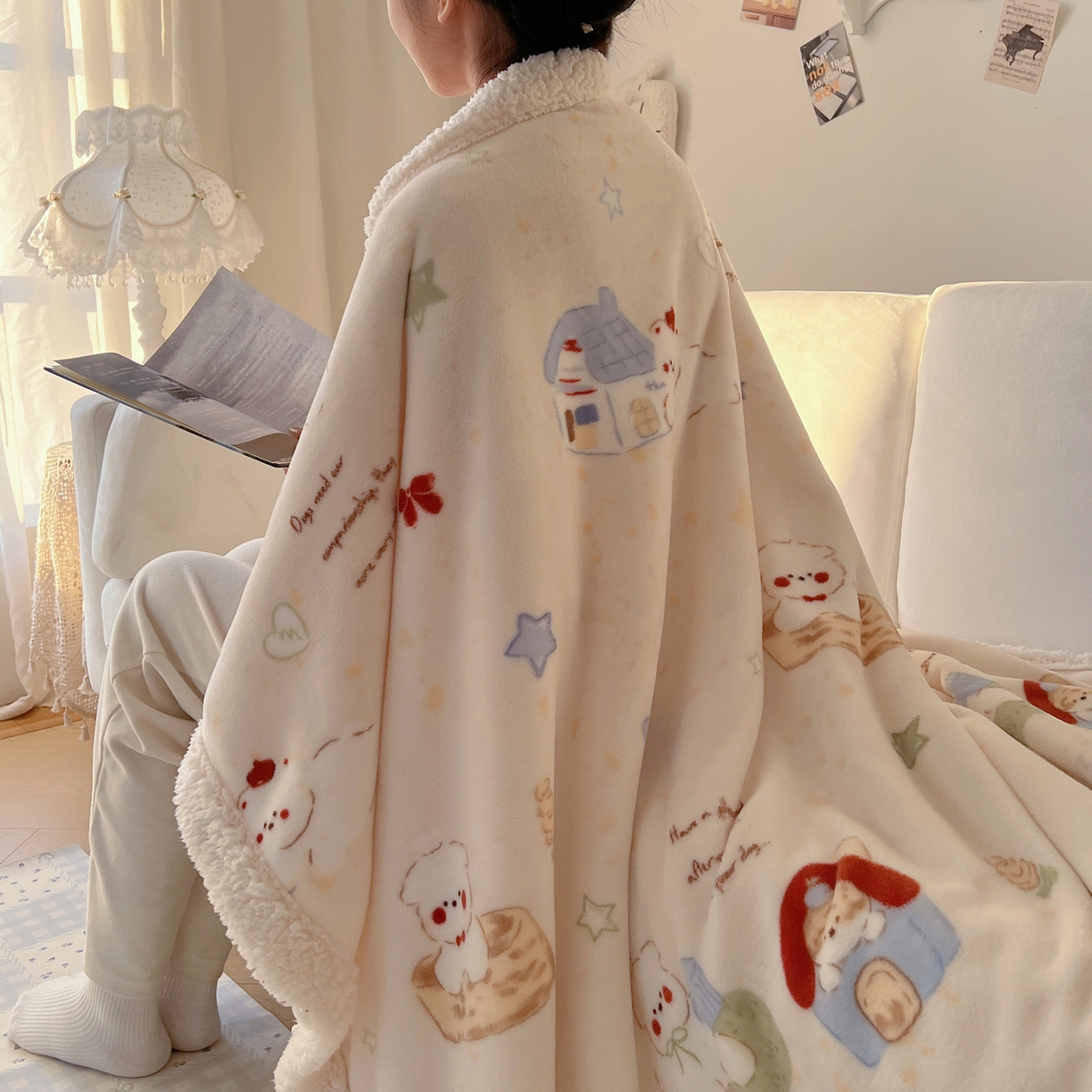 91家纺网 家纺一手货源 找家纺 耀悦家纺 2025新款高克重拉链多用羊羔绒毛毯牛奶绒抱枕枕芯 萌宠的田园生活