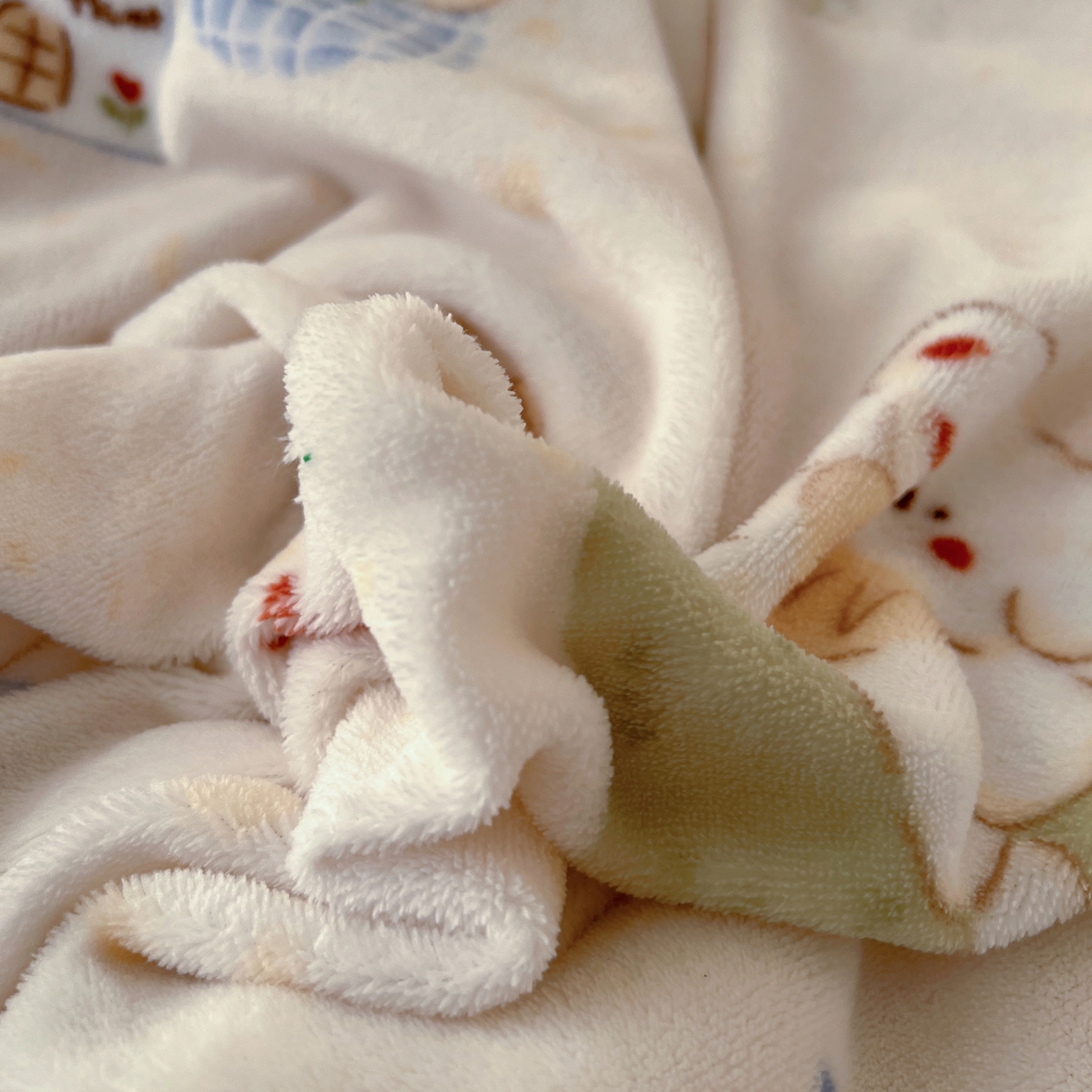 91家纺网 家纺一手货源 找家纺 耀悦家纺 2025新款高克重拉链多用羊羔绒毛毯牛奶绒抱枕枕芯 萌宠的田园生活