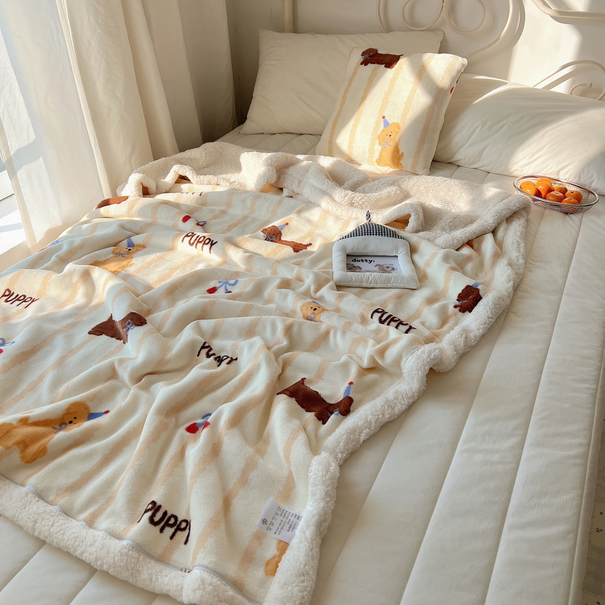 91家纺网 家纺一手货源 找家纺 耀悦家纺 2025新款高克重拉链多用羊羔绒毛毯牛奶绒抱枕枕芯 条纹优雅修狗