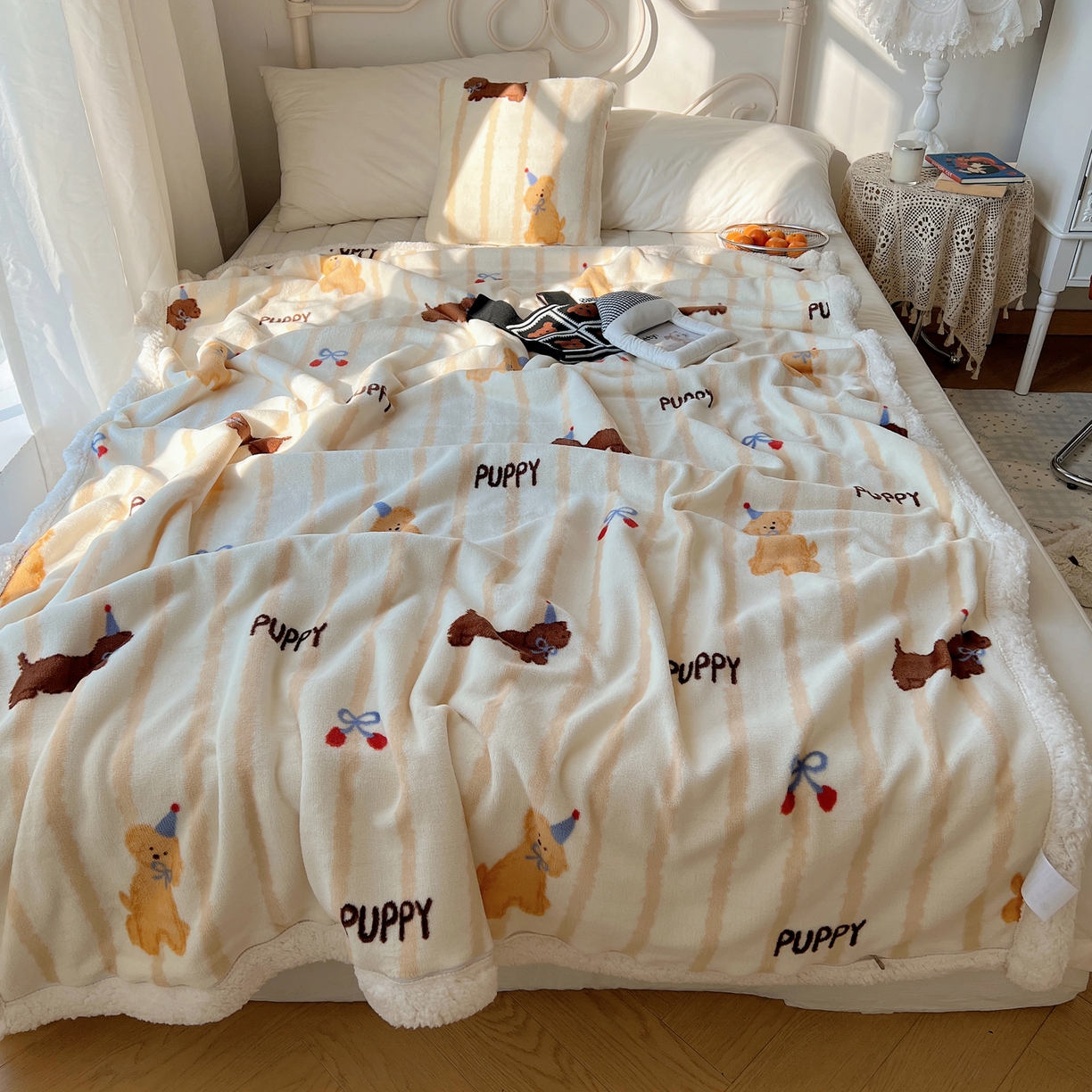 91家纺网 家纺一手货源 找家纺 耀悦家纺 2025新款高克重拉链多用羊羔绒毛毯牛奶绒抱枕枕芯 条纹优雅修狗