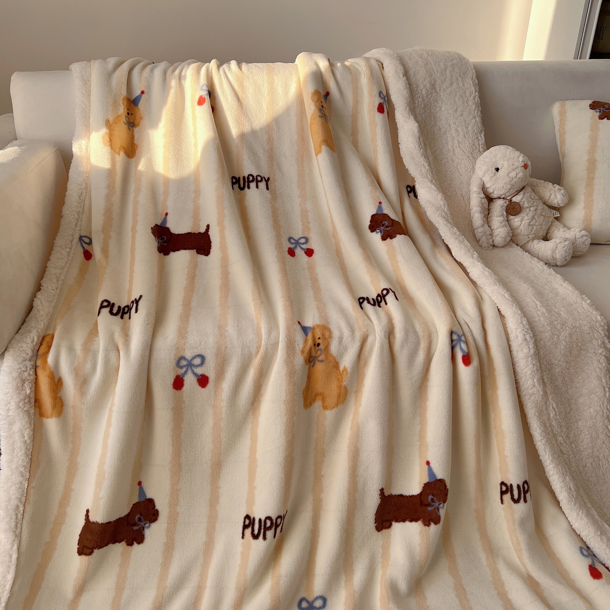 耀悦家纺 2025新款高克重拉链多用羊羔绒毛毯牛奶绒抱枕枕芯 条纹优雅修狗