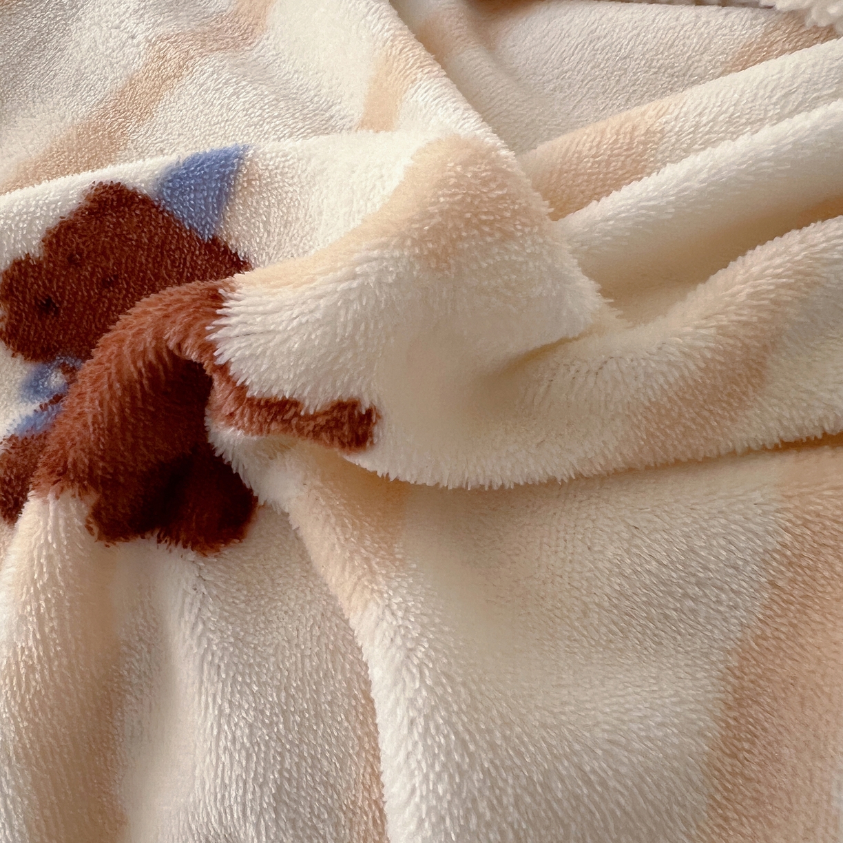 91家纺网 家纺一手货源 找家纺 耀悦家纺 2025新款高克重拉链多用羊羔绒毛毯牛奶绒抱枕枕芯 条纹优雅修狗