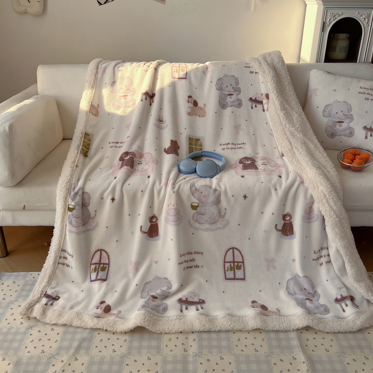 耀悦家纺 2025新款高克重拉链多用羊羔绒毛毯牛奶绒抱枕枕芯 小象的生日聚会