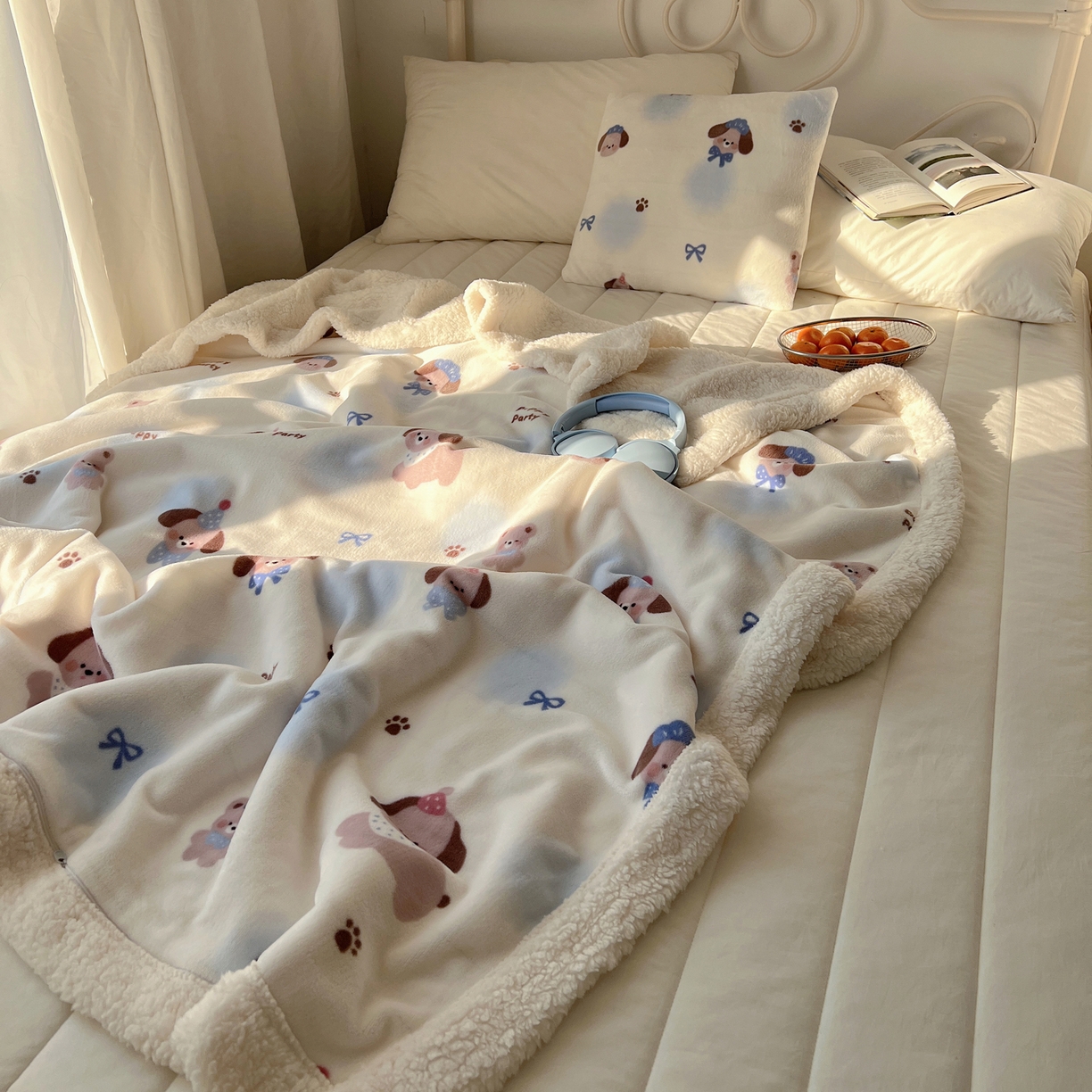 91家纺网 家纺一手货源 找家纺 耀悦家纺 2025新款高克重拉链多用羊羔绒毛毯牛奶绒抱枕枕芯 小奶狗派对