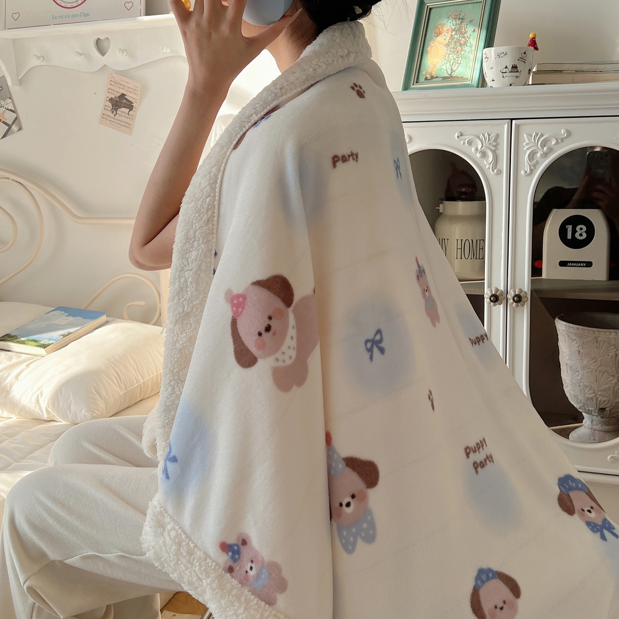 91家纺网 家纺一手货源 找家纺 耀悦家纺 2025新款高克重拉链多用羊羔绒毛毯牛奶绒抱枕枕芯 小奶狗派对