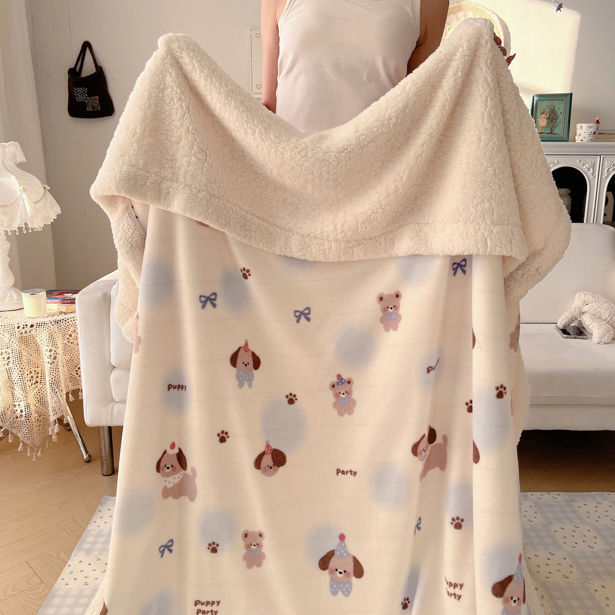 91家纺网 家纺一手货源 找家纺 耀悦家纺 2025新款高克重拉链多用羊羔绒毛毯牛奶绒抱枕枕芯 小奶狗派对