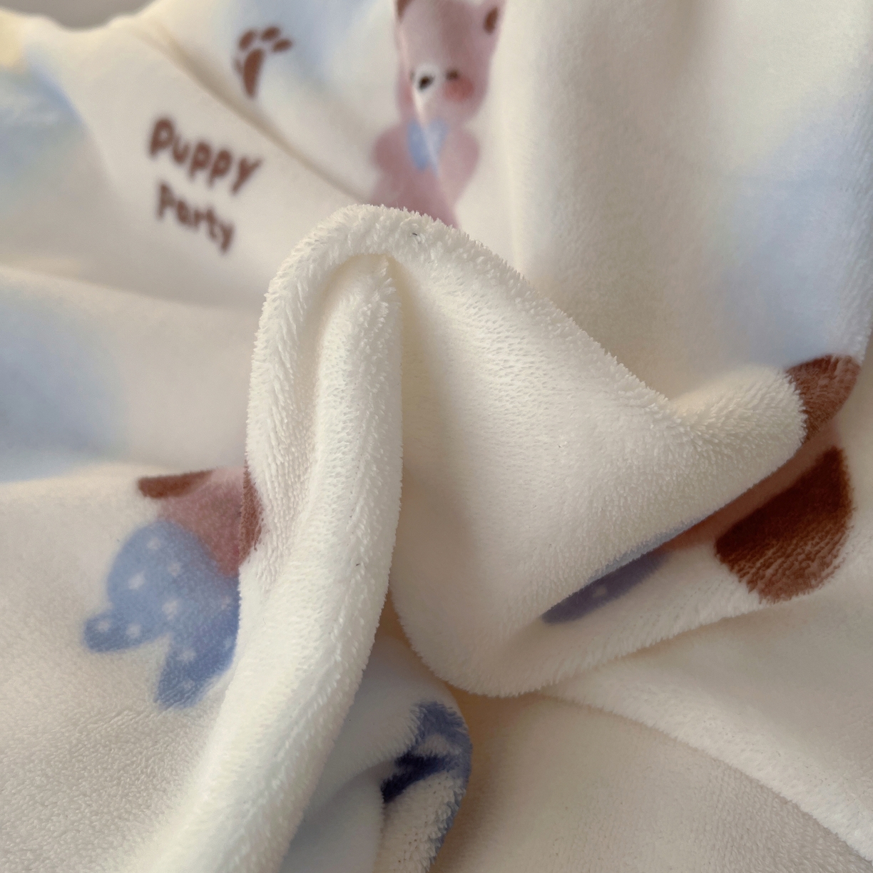 91家纺网 家纺一手货源 找家纺 耀悦家纺 2025新款高克重拉链多用羊羔绒毛毯牛奶绒抱枕枕芯 小奶狗派对