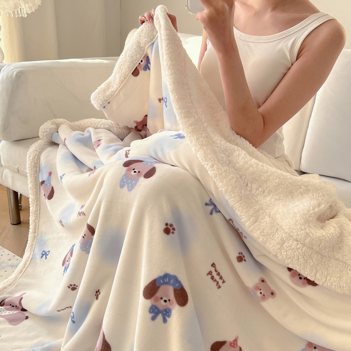 91家纺网 家纺一手货源 找家纺 耀悦家纺 2025新款高克重拉链多用羊羔绒毛毯牛奶绒抱枕枕芯 小奶狗派对