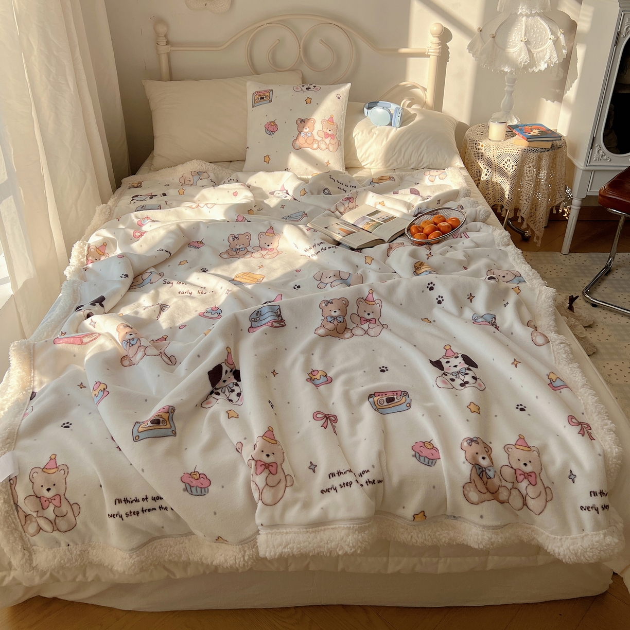 91家纺网 家纺一手货源 找家纺 耀悦家纺 2025新款高克重拉链多用羊羔绒毛毯牛奶绒抱枕枕芯 音乐与美食的周末