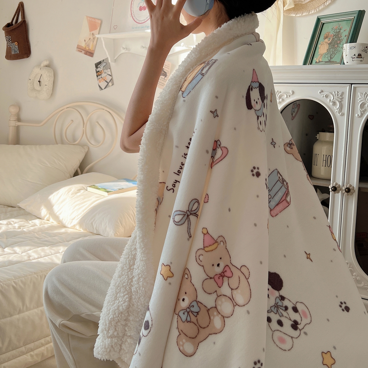 91家纺网 家纺一手货源 找家纺 耀悦家纺 2025新款高克重拉链多用羊羔绒毛毯牛奶绒抱枕枕芯 音乐与美食的周末