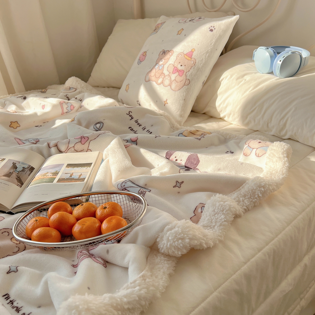 91家纺网 家纺一手货源 找家纺 耀悦家纺 2025新款高克重拉链多用羊羔绒毛毯牛奶绒抱枕枕芯 音乐与美食的周末