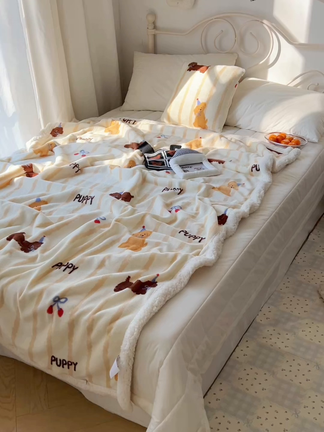 91家纺网 家纺一手货源 找家纺 耀悦家纺 2025新款高克重拉链多用羊羔绒毛毯牛奶绒抱枕枕芯 条纹优雅修狗