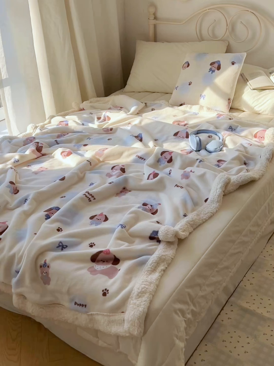 91家纺网 家纺一手货源 找家纺 耀悦家纺 2025新款高克重拉链多用羊羔绒毛毯牛奶绒抱枕枕芯 小奶狗派对