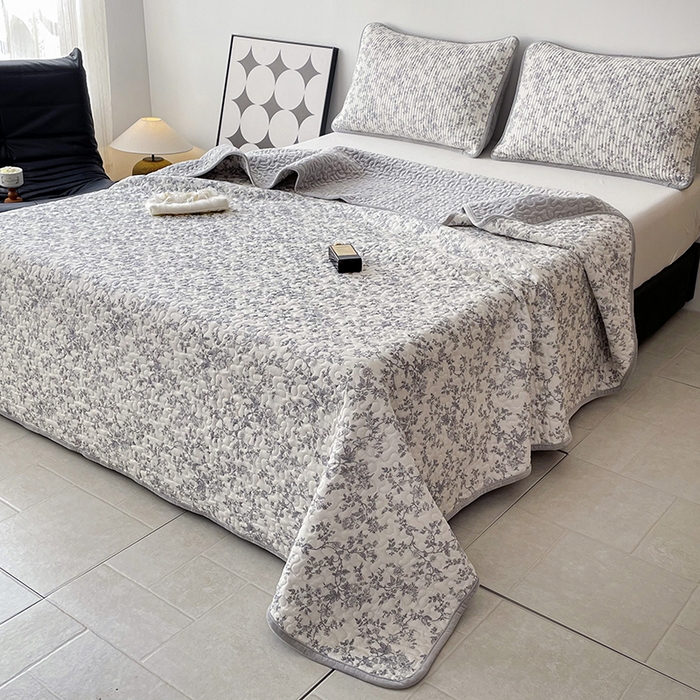 91家纺网 家纺一手货源 找家纺 金绣美居 2025新款全棉婴儿绒包边款四季盖毯可铺可盖高温水洗毯床盖三件套 扶桑意晚