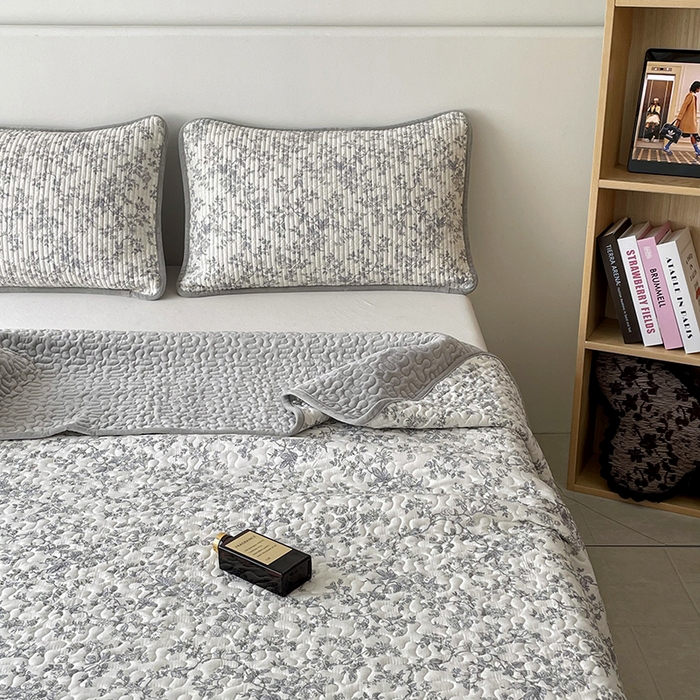 91家纺网 家纺一手货源 找家纺 金绣美居 2025新款全棉婴儿绒包边款四季盖毯可铺可盖高温水洗毯床盖三件套 扶桑意晚