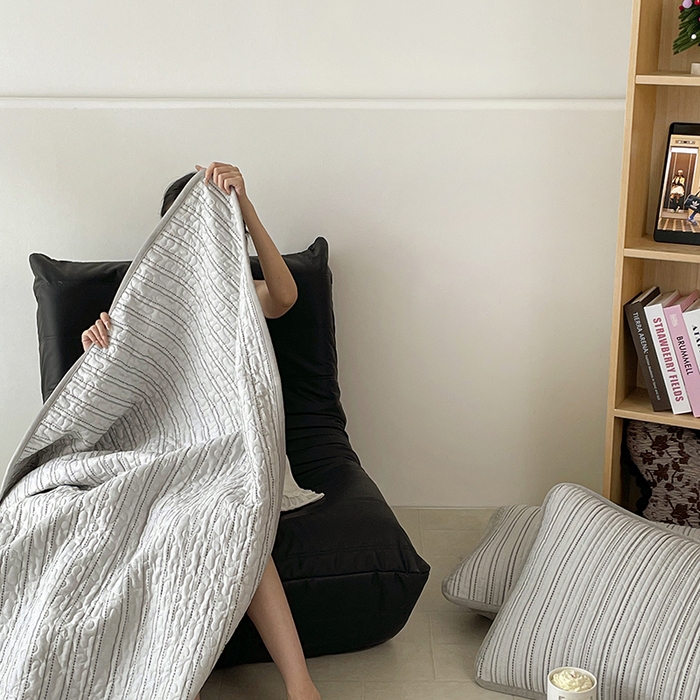 91家纺网 家纺一手货源 找家纺 金绣美居 2025新款全棉婴儿绒包边款四季盖毯可铺可盖高温水洗毯床盖三件套 简约线条