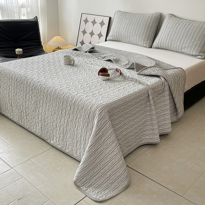 91家纺网 家纺一手货源 找家纺 金绣美居 2025新款全棉婴儿绒包边款四季盖毯可铺可盖高温水洗毯床盖三件套 简约线条