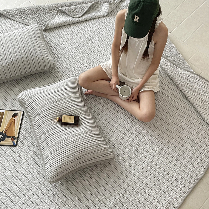 91家纺网 家纺一手货源 找家纺 金绣美居 2025新款全棉婴儿绒包边款四季盖毯可铺可盖高温水洗毯床盖三件套 简约线条