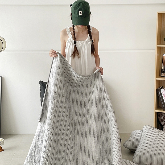 91家纺网 家纺一手货源 找家纺 金绣美居 2025新款全棉婴儿绒包边款四季盖毯可铺可盖高温水洗毯床盖三件套 简约线条