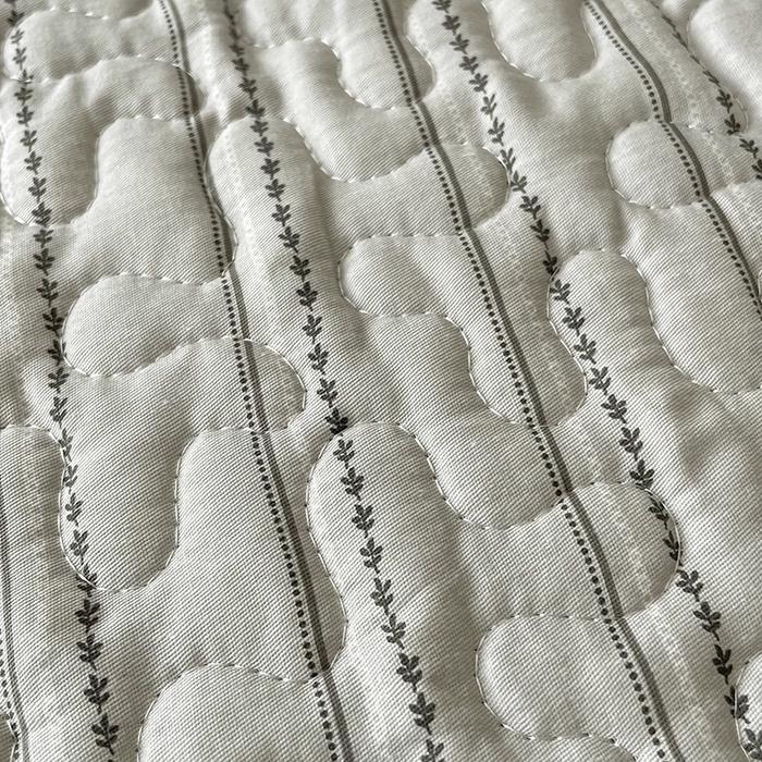 91家纺网 家纺一手货源 找家纺 金绣美居 2025新款全棉婴儿绒包边款四季盖毯可铺可盖高温水洗毯床盖三件套 简约线条