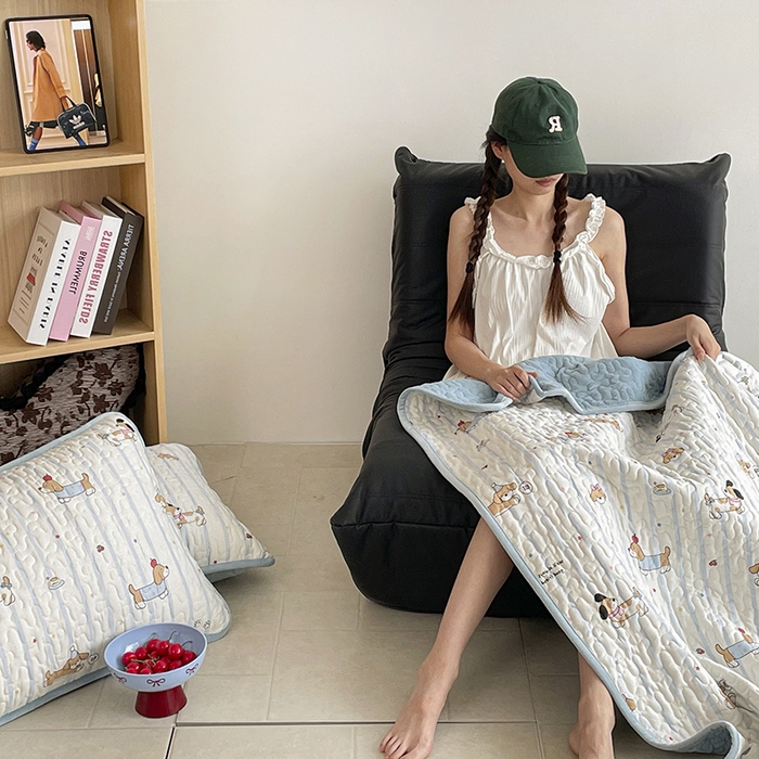 91家纺网 家纺一手货源 找家纺 金绣美居 2025新款全棉婴儿绒包边款四季盖毯可铺可盖高温水洗毯床盖三件套 糖纸童年