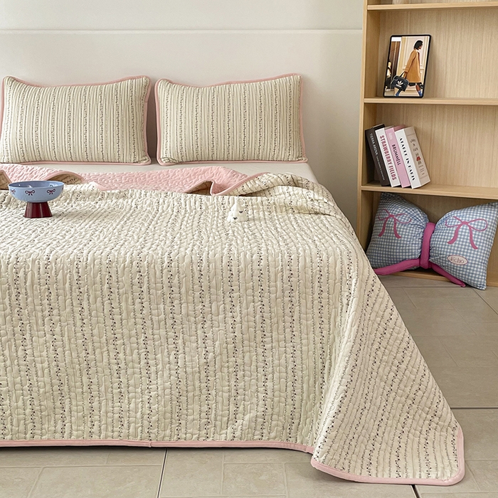 91家纺网 家纺一手货源 找家纺 金绣美居 2025新款全棉婴儿绒包边款四季盖毯可铺可盖高温水洗毯床盖三件套 夏有乔木