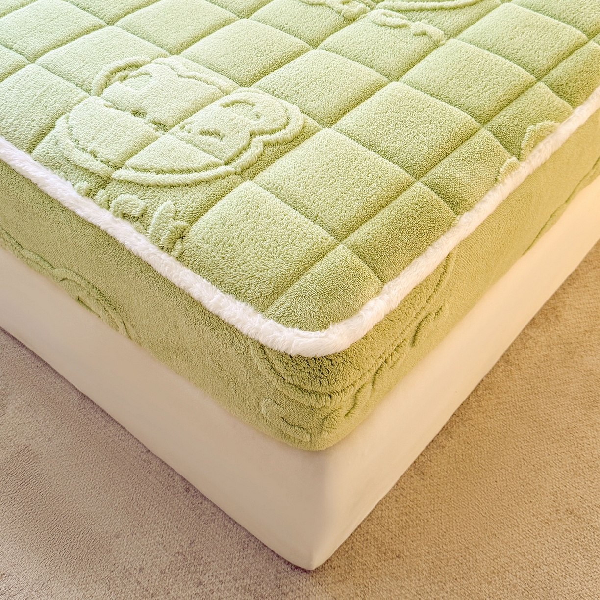 91家纺网 家纺一手货源 找家纺 予梦家纺 2025新款塔芙绒夹棉床笠单床笠 萌萌熊 果绿