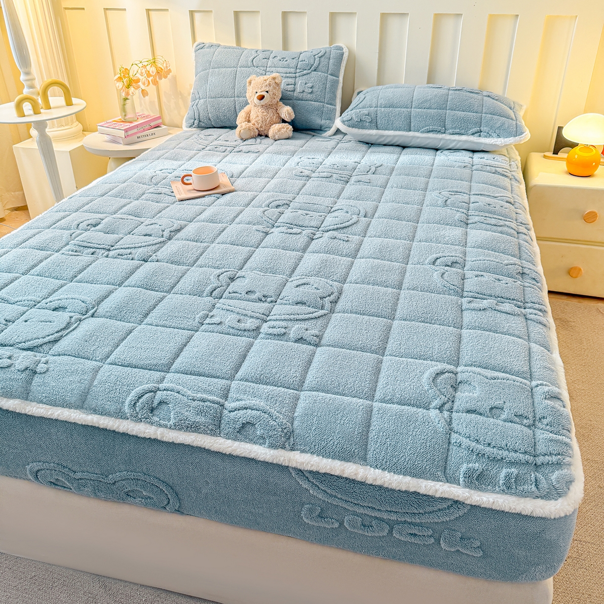 91家纺网 家纺一手货源 找家纺 予梦家纺 2025新款塔芙绒夹棉床笠单床笠 萌萌熊 苍蓝