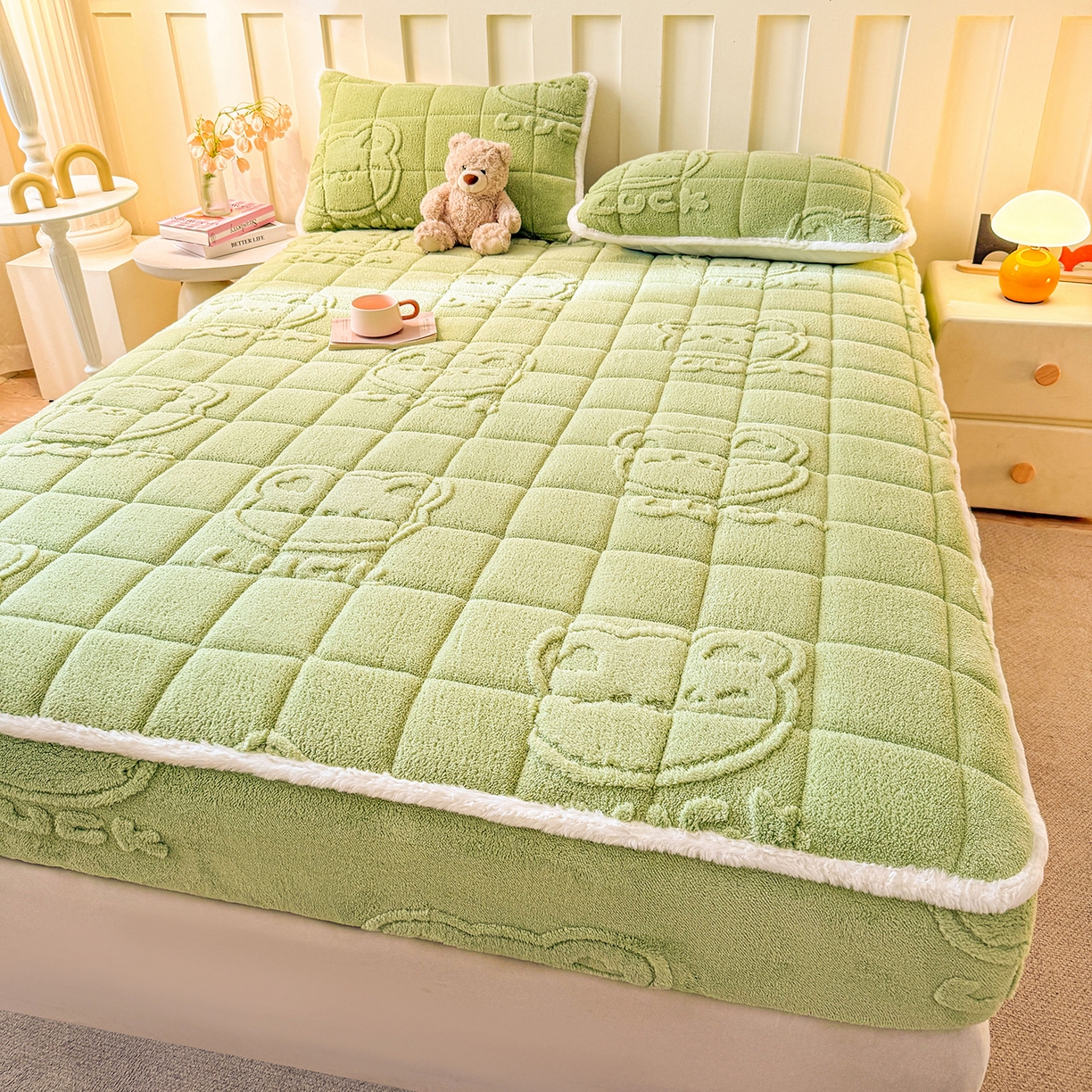 91家纺网 家纺一手货源 找家纺 予梦家纺 2025新款塔芙绒夹棉床笠单床笠 萌萌熊 果绿