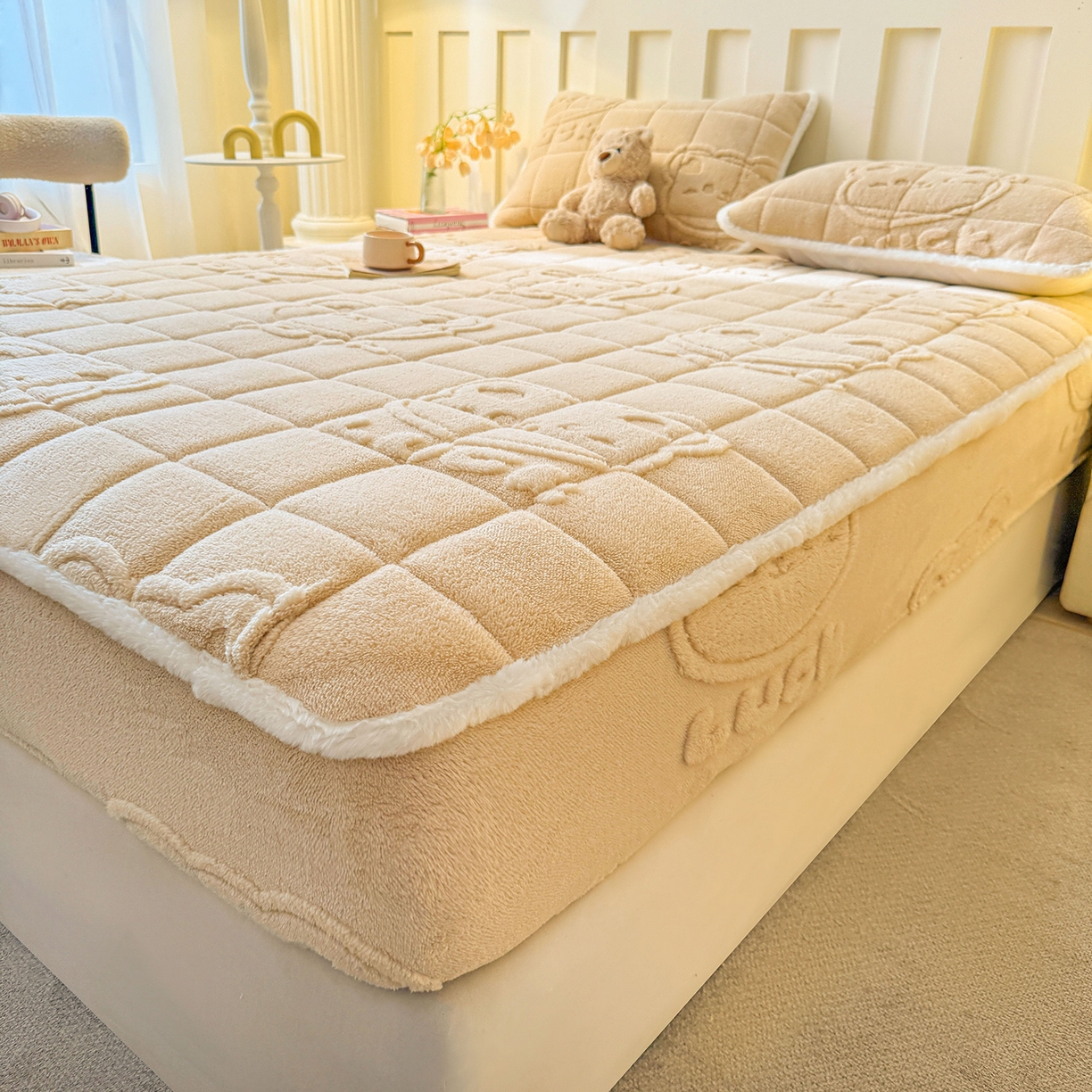 91家纺网 家纺一手货源 找家纺 予梦家纺 2025新款塔芙绒夹棉床笠单床笠 萌萌熊 卡其