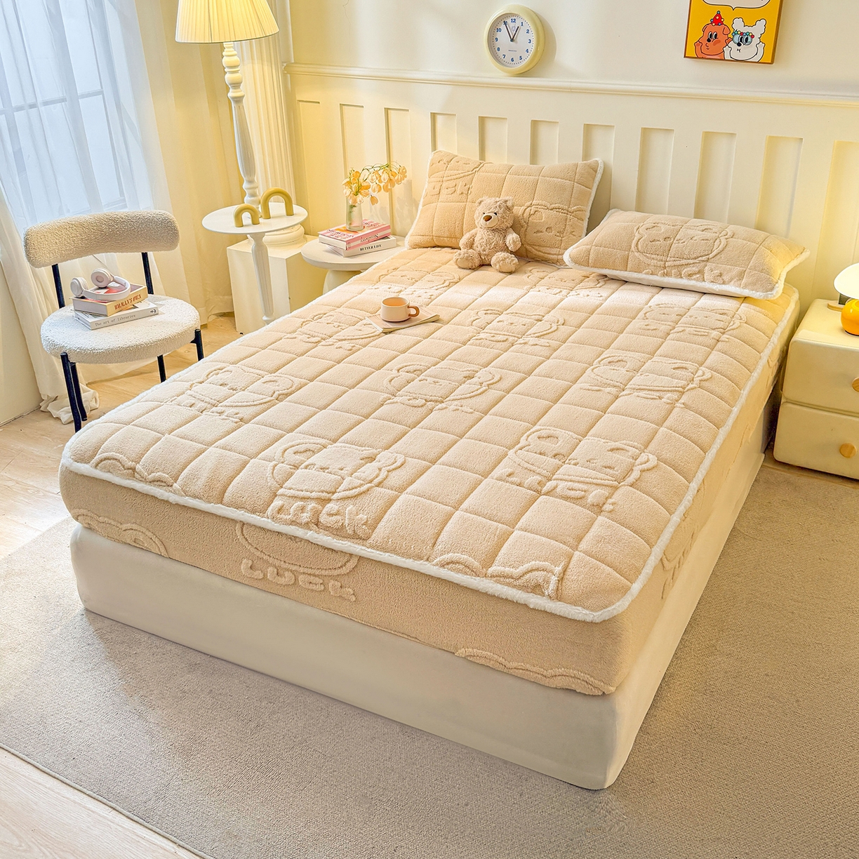 91家纺网 家纺一手货源 找家纺 予梦家纺 2025新款塔芙绒夹棉床笠单床笠 萌萌熊 卡其