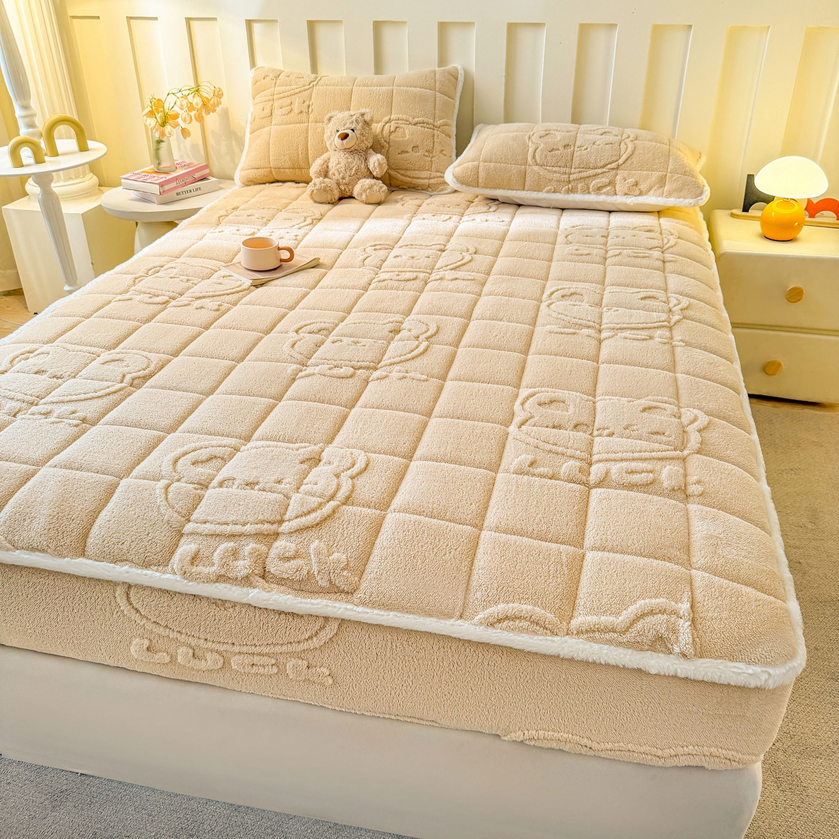 91家纺网 家纺一手货源 找家纺 予梦家纺 2025新款塔芙绒夹棉床笠单床笠 萌萌熊 卡其