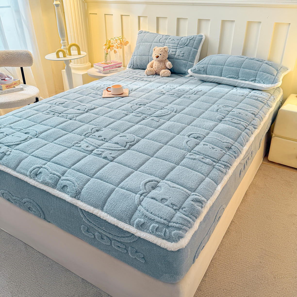 91家纺网 家纺一手货源 找家纺 予梦家纺 2025新款塔芙绒夹棉床笠单床笠 萌萌熊 苍蓝