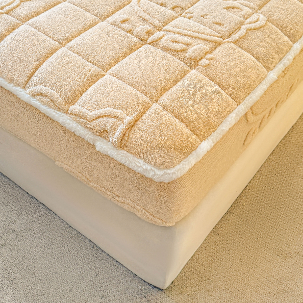 91家纺网 家纺一手货源 找家纺 予梦家纺 2025新款塔芙绒夹棉床笠单床笠 萌萌熊 卡其