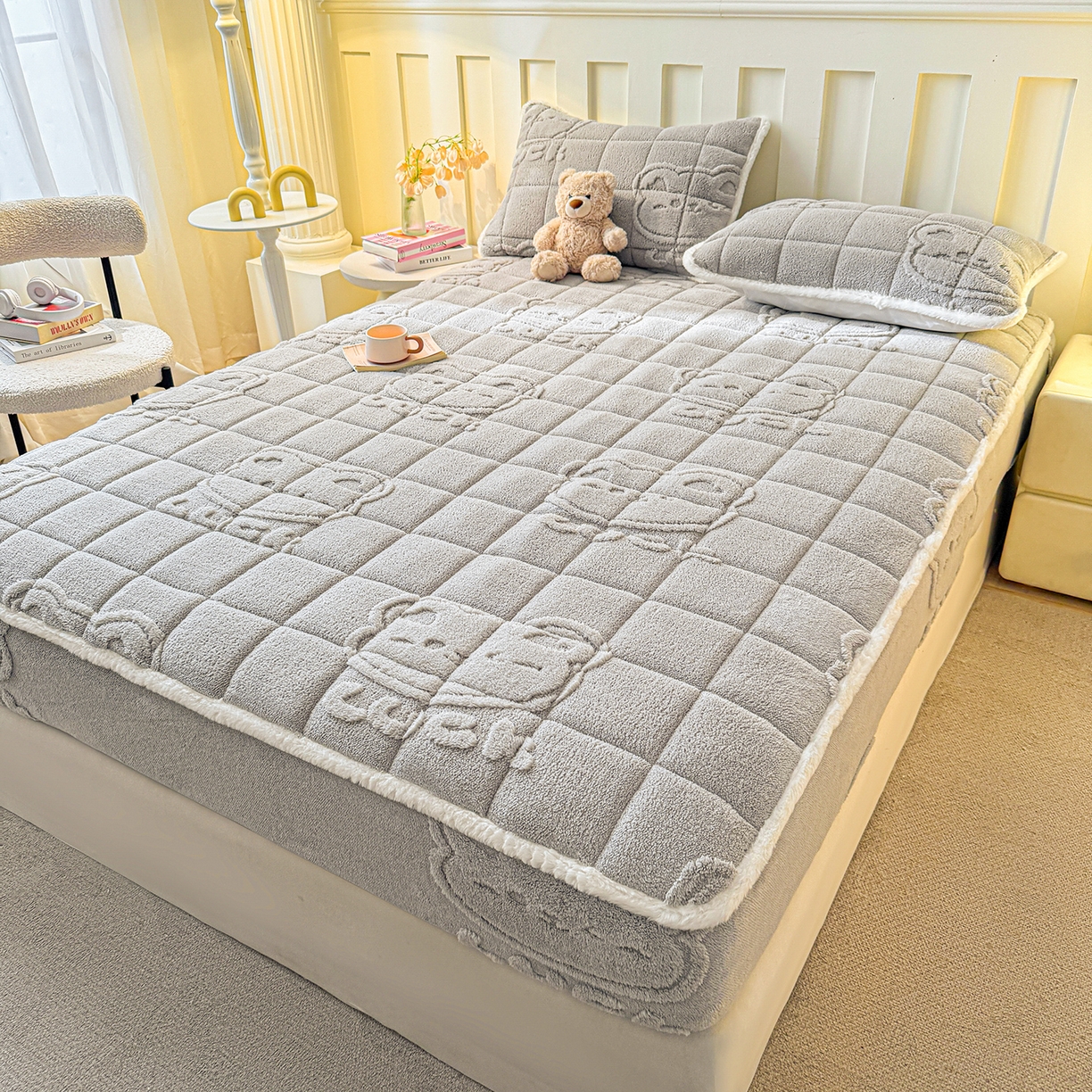 91家纺网 家纺一手货源 找家纺 予梦家纺 2025新款塔芙绒夹棉床笠单床笠 萌萌熊 星灰