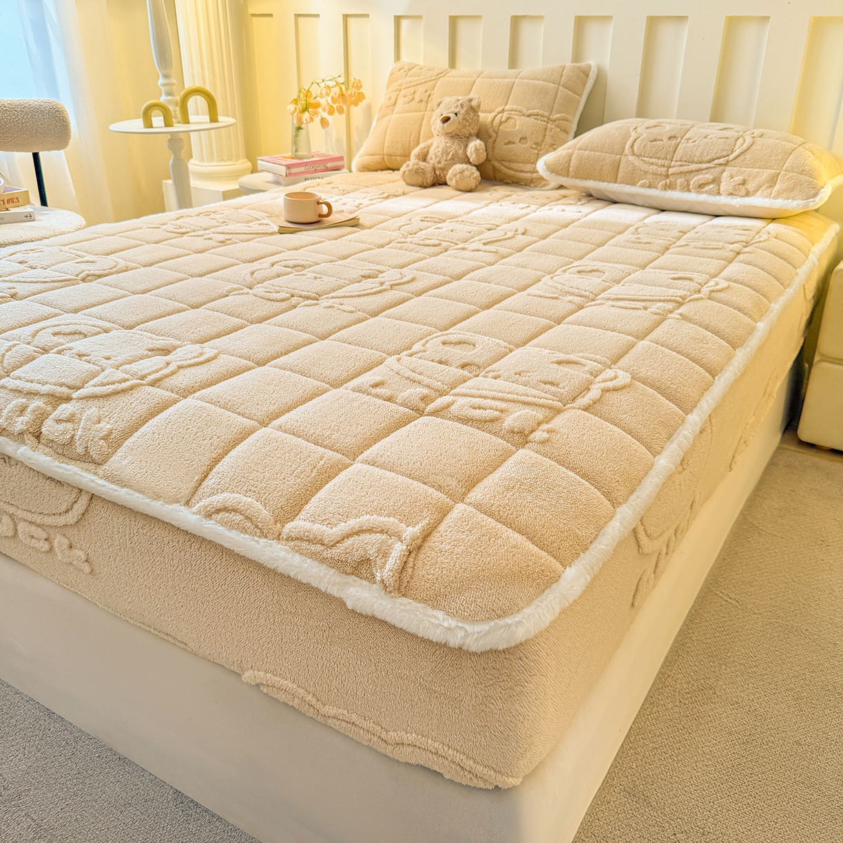 91家纺网 家纺一手货源 找家纺 予梦家纺 2025新款塔芙绒夹棉床笠单床笠 萌萌熊 卡其