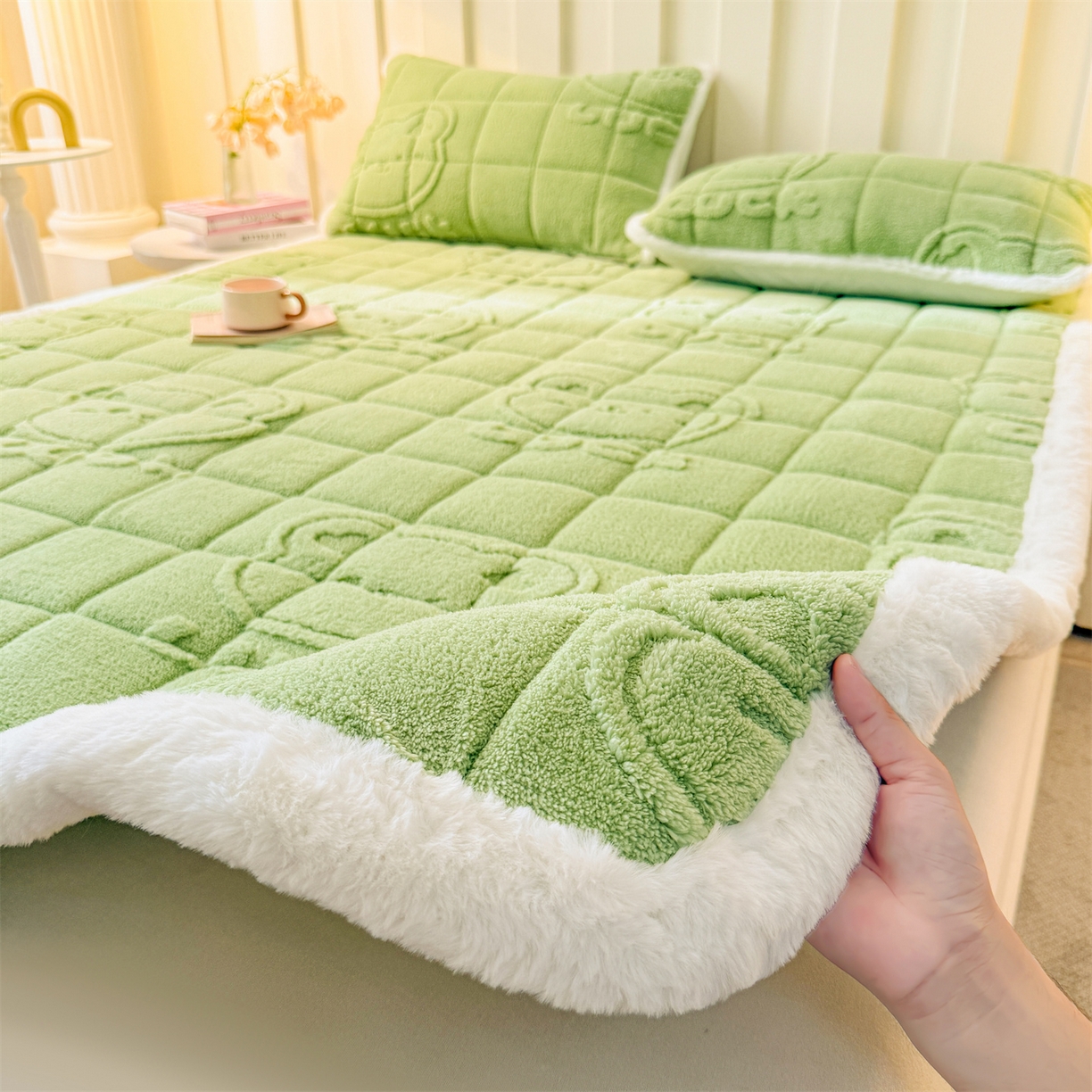 91家纺网 家纺一手货源 找家纺 予梦家纺 2025新款塔芙绒床护垫床垫保护套 萌萌熊 果绿