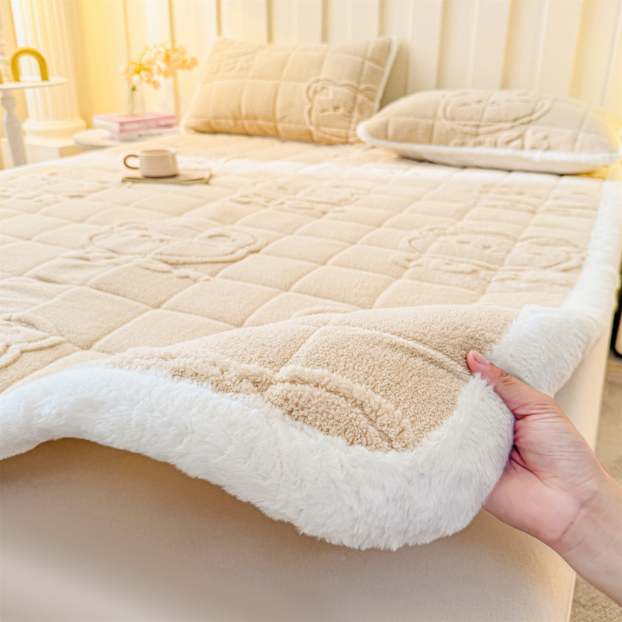 91家纺网 家纺一手货源 找家纺 予梦家纺 2025新款塔芙绒床护垫床垫保护套 萌萌熊 卡其