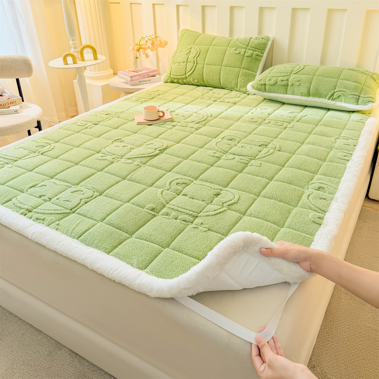 91家纺网 家纺一手货源 找家纺 予梦家纺 2025新款塔芙绒床护垫床垫保护套 萌萌熊 果绿
