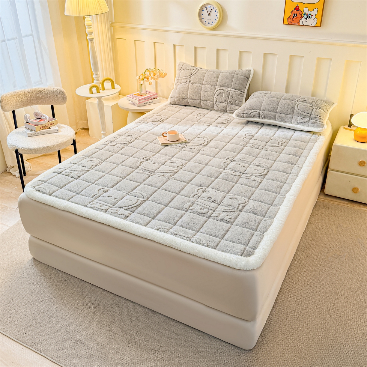 91家纺网 家纺一手货源 找家纺 予梦家纺 2025新款塔芙绒床护垫床垫保护套 萌萌熊 星灰