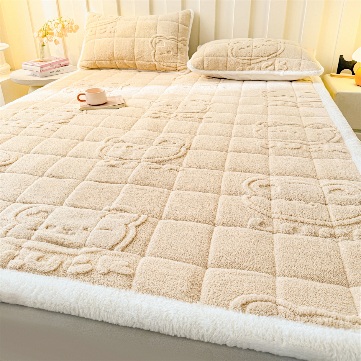 91家纺网 家纺一手货源 找家纺 予梦家纺 2025新款塔芙绒床护垫床垫保护套 萌萌熊 卡其