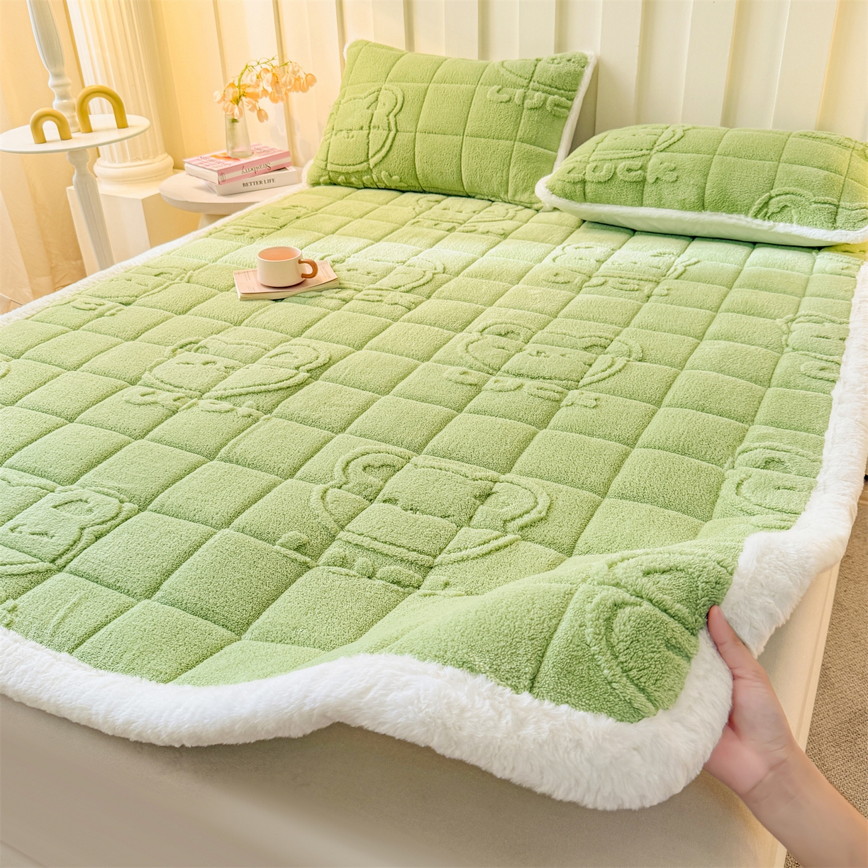 91家纺网 家纺一手货源 找家纺 予梦家纺 2025新款塔芙绒床护垫床垫保护套 萌萌熊 果绿