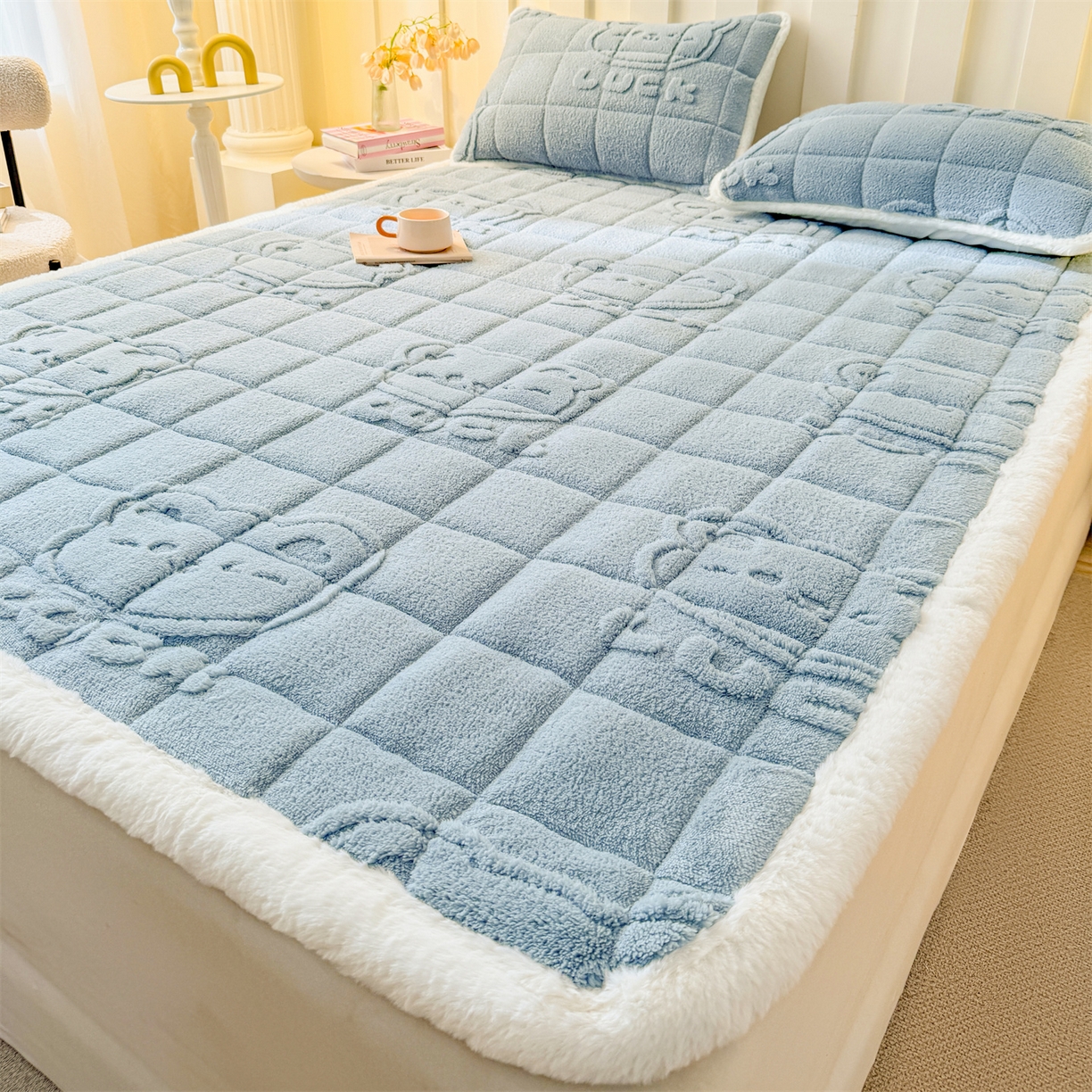 91家纺网 家纺一手货源 找家纺 予梦家纺 2025新款塔芙绒床护垫床垫保护套 萌萌熊 苍蓝